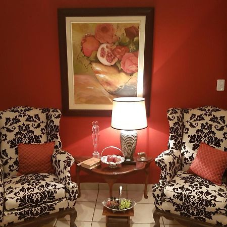 Michael-Angelo Guest House Почефструм Экстерьер фото