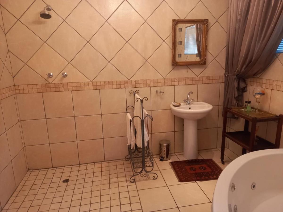Michael-Angelo Guest House Почефструм Экстерьер фото