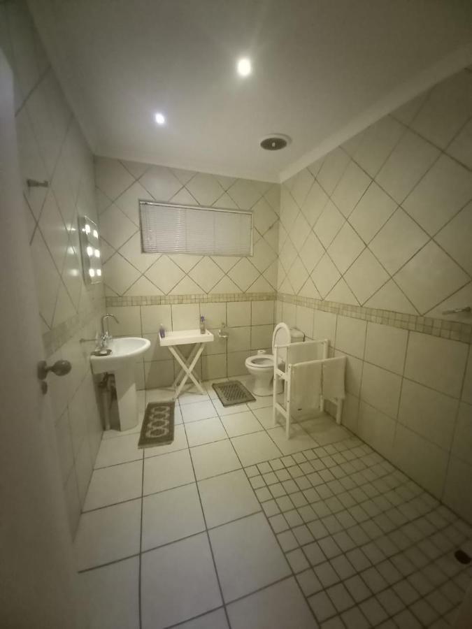 Michael-Angelo Guest House Почефструм Экстерьер фото